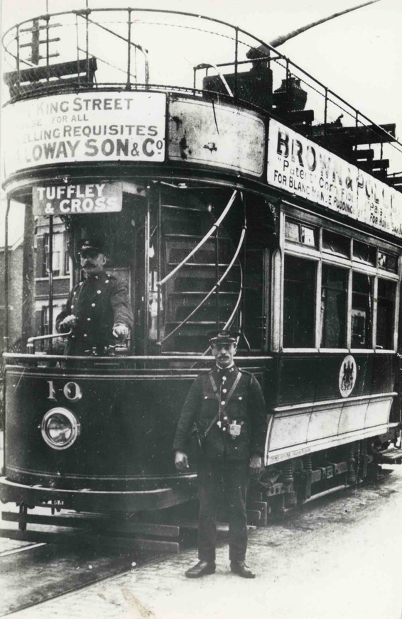 Gloucester Corporation Tramways Tram No 10 and crew