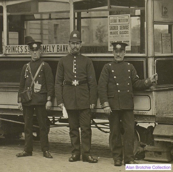 Edinburgh and District Tramways cable tram and crew