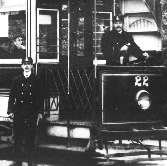 Coventry Electric Trmaways Tram No 22 and crew 1904