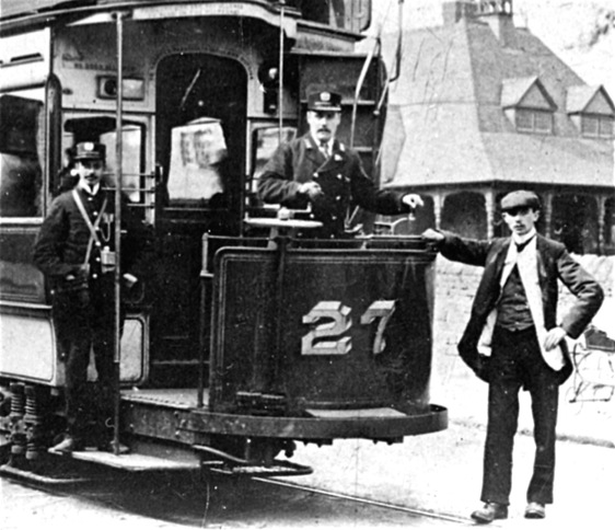 Sheffield Corporation Tramways No 27 and crew