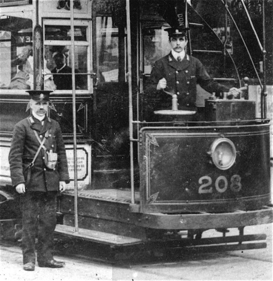 Sheffield Corporation Tramways No 208 and crew