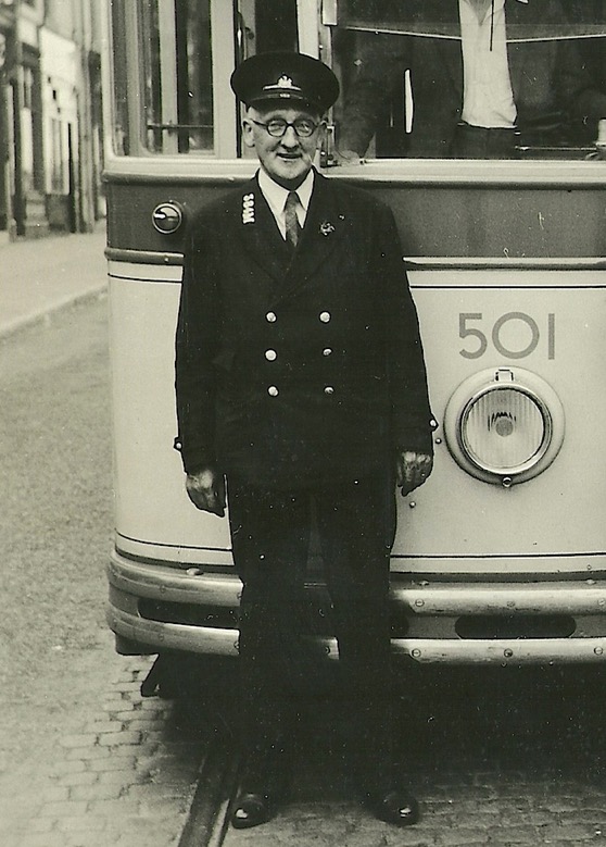 Sheffield Corporation Tramways 501 and motorman