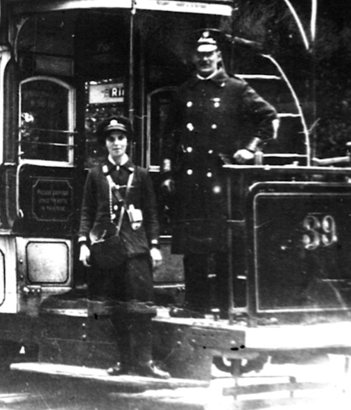 Southampton Corporation Tramways No 39 and crew