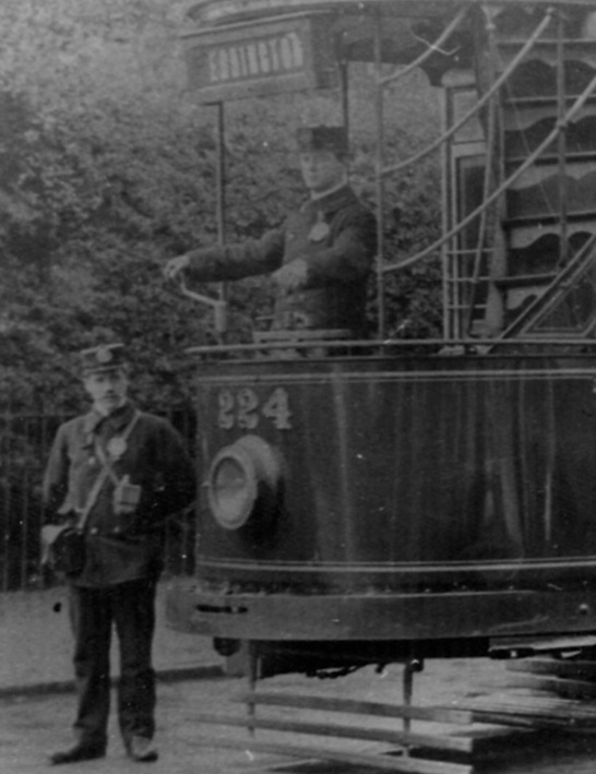 Birmingham Corporation Tramways No 224 and crew