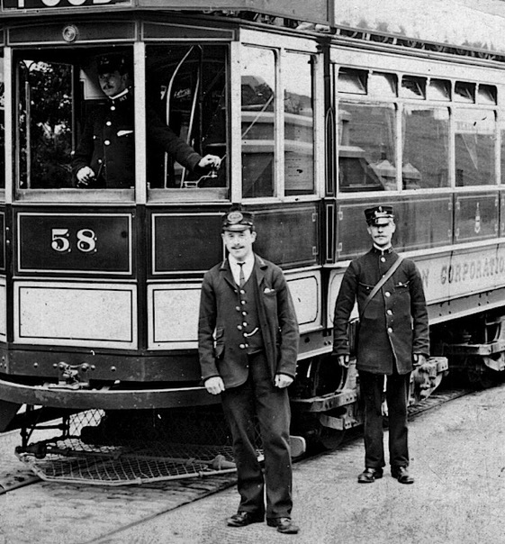 Blackburn Corporation Tramways No 58 and crew at Brownhill in 1903
