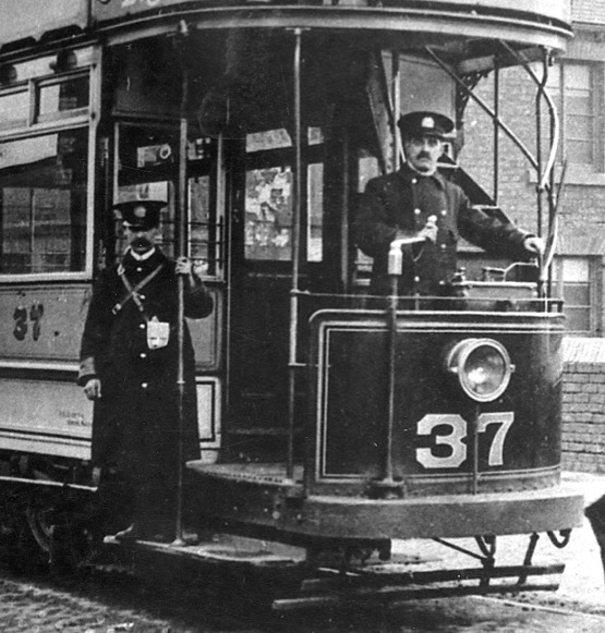 Leeds City Tramways Tram No 37 and crew