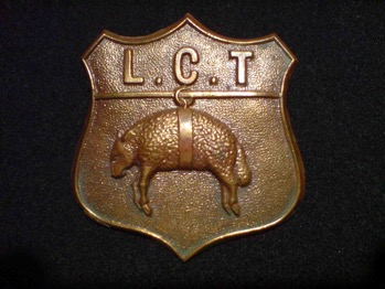 Leeds City Tramways cap badge 1901-1902