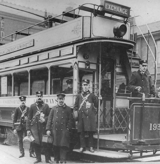 Manchester Corporation Tramways 193 and crews circa 1903