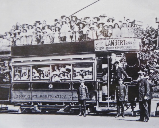 Lowestoft Corporation Tramways trams and crew