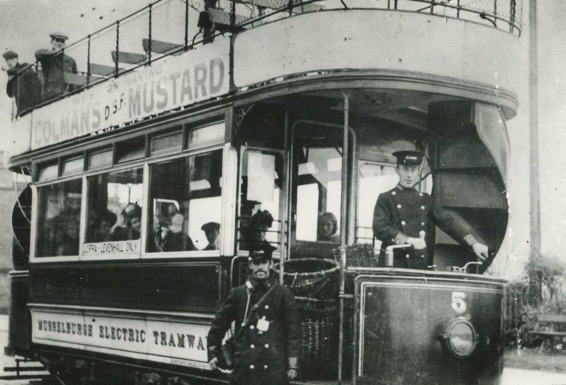 Musselburgh and District Tramways tram No 5 and crew