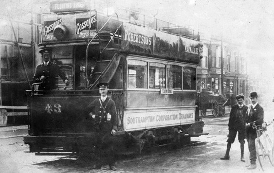 Southampton Corporation Tramways No 43 and crew