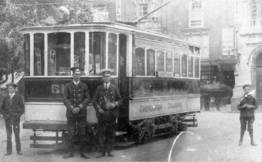 Southampton Corporation Tramways Tramcar No 51 and crew 1906